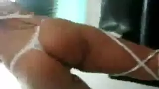 إباحية الخيانة: زوجة تأخذه من الأخ الآخر