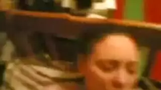 بنت أجنبية صدرها كبير ترقص و تنتاك
