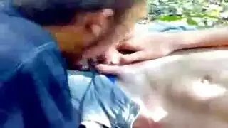 بنات المزرعة الفاسقات في جنس مزدوج