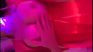 خنثى إباحي قاسي: جمال صيني مكشوف