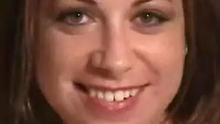 سمراء منفردة في متعة ذاتية صريحة