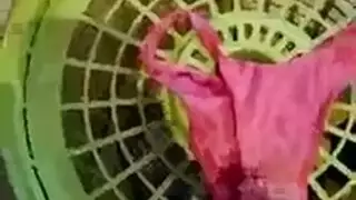 إيلاج مزدوج باللون الوردي مع لمسات حمراء