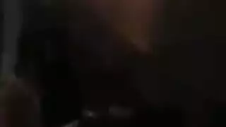 حارس أمن مفلس يخدم قضيبًا ويمتلئ بالسائل المنوي الساخن