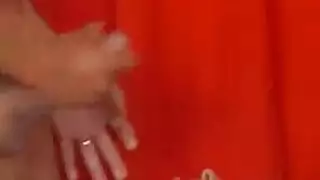 فيديو إكس إكس إكس: أثداء العمة الكبيرة ترتد بينما يتم مضاجعتها