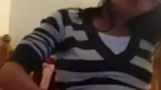 الزوجة السابقة المتهيجة تفتح فرجها وتصل للذروة الشديدة