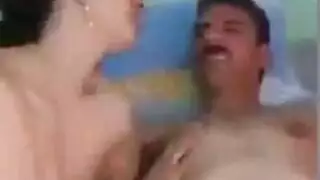 عاهرتان مثارتان تمتطيهما ستاد