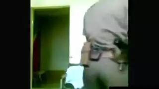 موظف الامن ينيك زميلته