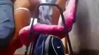 وضعية الكلب الواقفة مع قذف حار داخلي