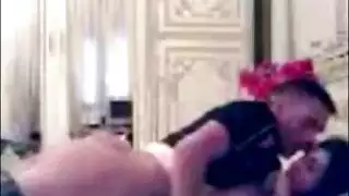 عاهرة ذات مؤخرة كبيرة تتعرض لتدمير شرجيّ عربي