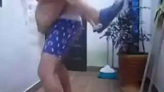 جماع وقوف جامح: الخادمة الآسيوية وسيدها الشهواني