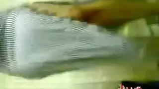 رقص الزي العرقي يصبح قذرا مع البلع العميق
