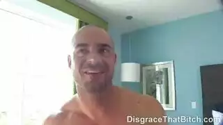 المدير ينيك مرؤوسته بعنف ويجعلها تئن