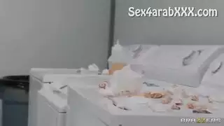 خيال محيط xxx: حوريات تبتل في جنس صريح