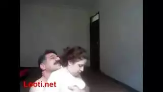 الوسيط الشرقي الأوسطي الشهواني يمارس الجنس من أجل العمل