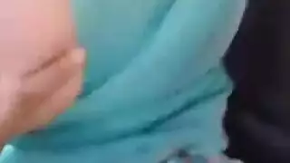 sexe arab القبلات في السيارة