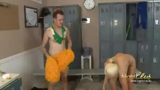 سكس بنات نيك في الطيز من الزب الصناعي