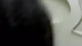نازل فيها عض من رقبتها