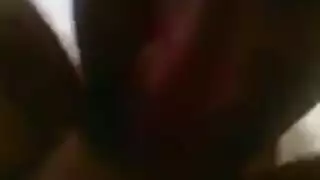 شهوانية ووحيدة: ماري تضرب فرجها المبتل