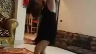 بورنو عربي حار: راقصة شرقية عارية تتوسل لتلقي السائل المنوي داخلها