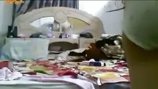 العرسان الجدد في أول جلسة نيك قاسية – كسها يحترق ناراً