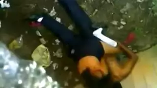تهرب من المدرسة للنيك في كهف قذر