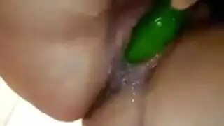 تانى وتالت لعب بالخيار ونيك جامد كنت اتمنى اكون الخياره حاجه تهبل