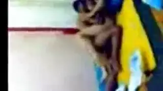 رقصة نانا العارية بقميص تتحول إلى حفل تقبيل وجنس صريح