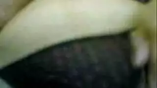 فتاة عربية على الكاميرا تظهر ثدييها النار وتقدم عرضًا إباحيًا عاريًا