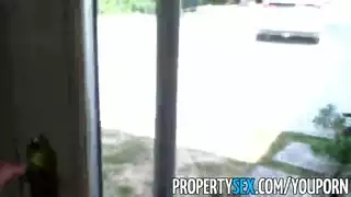 شقراء ساخنة تبتلع القضيب لإرضاء تام
