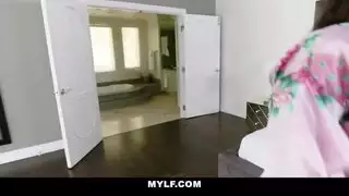 عطشى لسائله المنوي على أسنانها