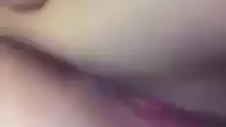 طالب مثور يسجل جلسة نيك صريحة لعرضها على أصدقائه