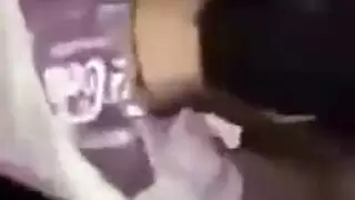 هجوم خلسة في حمام المول: مداعبة ساخنة وجنس صريح