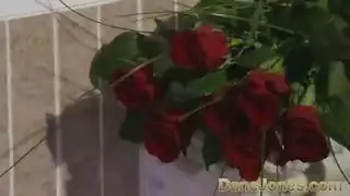 عيد الحب مع نجم إباحي: جنس وقوف صريح في حمام مليء بالبخار