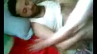 شابان يمارسان الجنس بقوة مع شقراء سورية
