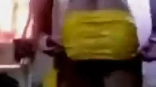 استعراض البكيني للهاوي العراقية يؤدي إلى مداعبة مهبلية