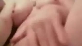 أم طارق وتكة من الجيزة تعبانة أوي تقلع العباية و تلعب في كسها لحد ماتجبهم