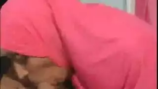رعشة محجبة جزائرية تتناك من فرنسي تركب زبه