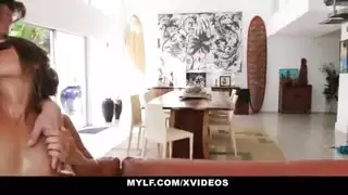 كسي مراهقة يُضرب في إباحية قاسية
