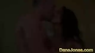 الثعلبة السمراء تريد تدمير فمها وفرجها
