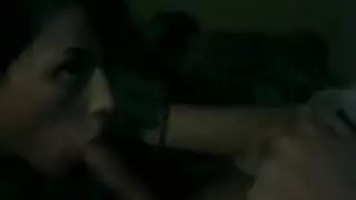 عاهرات صغيرات تمتص وترتجف في جماع سحاقي قوي في الهواء الطلق