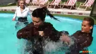 مشهد سحاق إكس إكس إكس: دومينا تُقبض وتُقبل فرنسياً من فتاة أخرى