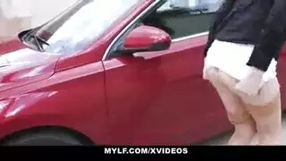 سمراء شقية تتوسل لإثارة خشنة مركزة على مهبلها