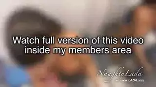 مراهقة صغيرة تأخذ قضيب ضخم