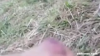تشغل محركها وتُبلل فرجها