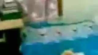 مص قضيب وجماع: الخادمة تخدم قضيب سيدها القاسي