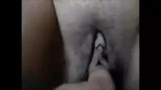 عربية ساخنة ذات أثداء ضخمة في مشهد مص قوي وجنس ثديي