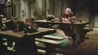 ترضع زب عجوز جالس في المكتب و تمنحه احلى جنس فموي حتى يقذف زبه في فمها