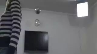 يدفع يده بعنف داخل كسها المبلل ليوسعه
