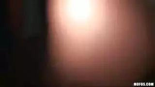 تتوق لنيك الطيز وتحصل على فتحتها الواسعة ممتلئة حتى يقذف بداخلها