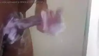 الاستمناء من زب مشعر منتصب بقوه على السجاد من الشهوه